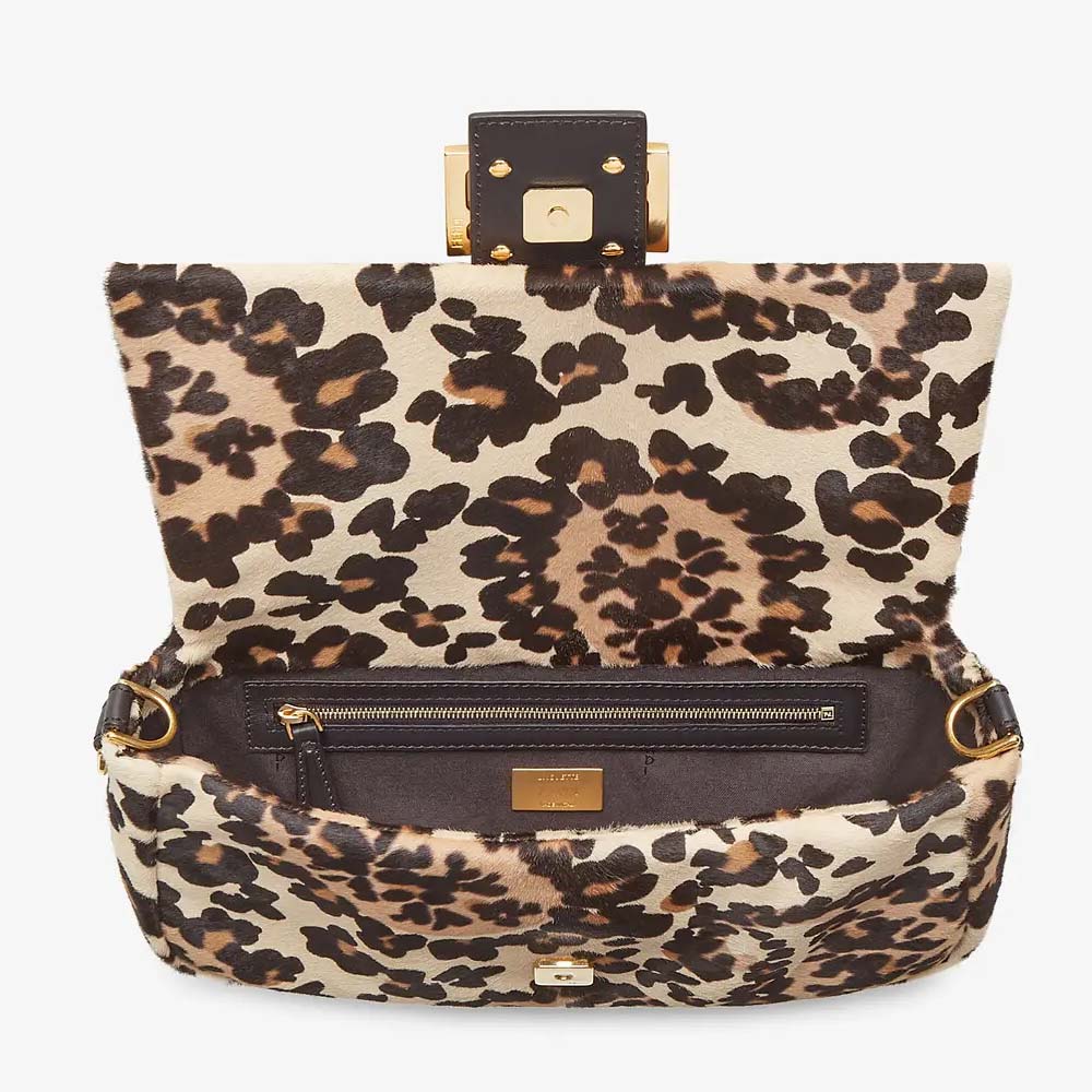 BAGUETTE Short Haired Beige Leather Bag