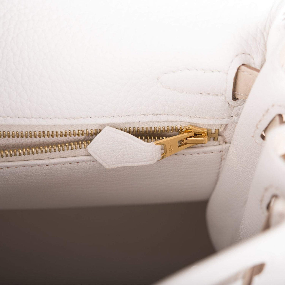 Hermes Horseshoe Stamp (HSS) Bi-Color White and Trench Clemence Retourne Kelly 25cm Gold Hardware